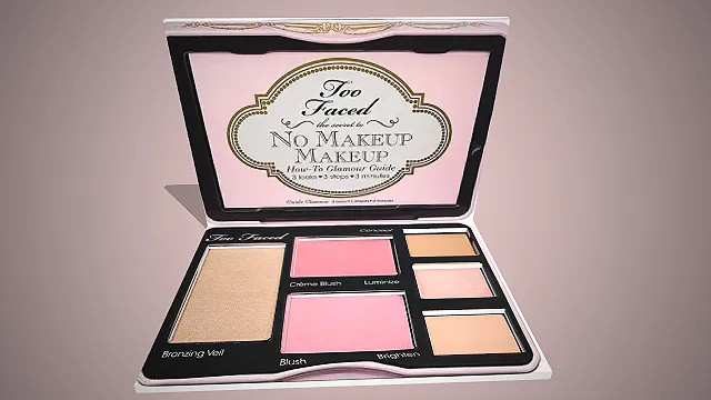 一个写实风格的3D美妆模型，内含高光、腮红等多种彩妆色块