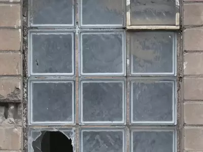 破损玻璃砖墙面贴图