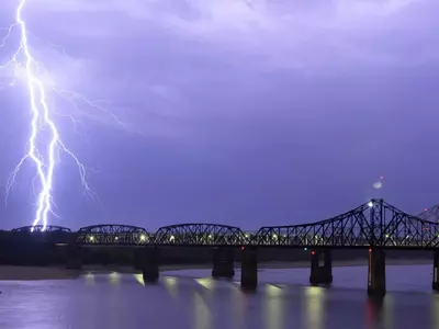 蓝紫闪电铁桥水面贴图