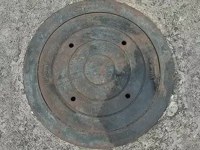 城市生锈金属井盖贴图