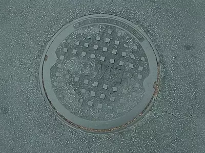 浅灰色方格井盖贴图