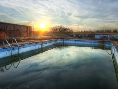 废旧泳池日落贴图